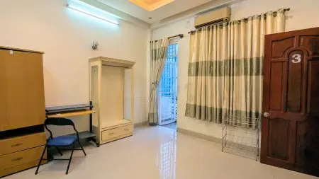 Phòng Trọ Nữ Có Ban Công Và Máy Lạnh