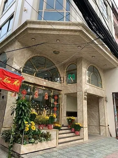 Cho Thuê Tòa Nhà Góc 2Mt 50-52 Ngô Quyền - Có Sẵn Pccc, Gần Chợ