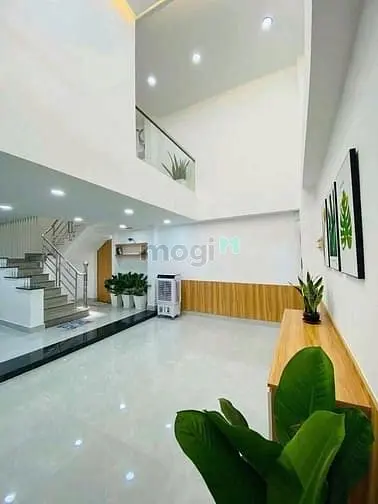 Cho Thuê Nhà 3 Phòng Ngủ Full Nội Thất Đường Sư Vạn Hạnh, P.10, Q10