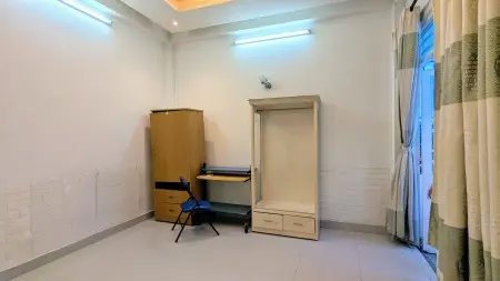 Phòng Trọ Nữ Có Ban Công Và Máy Lạnh