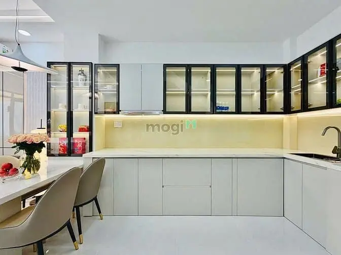 Chủ Muốn Bán Căn Nhà Ngay Mặt Tiền Đường Đinh Tiên Hoàng Q1