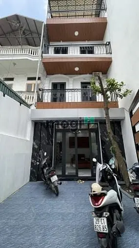 Phố Chu Huy Mân – Long Biên – 103 M2 – 4 Tầng – Mt 4.7 M – Giá 12.2 Tỷ