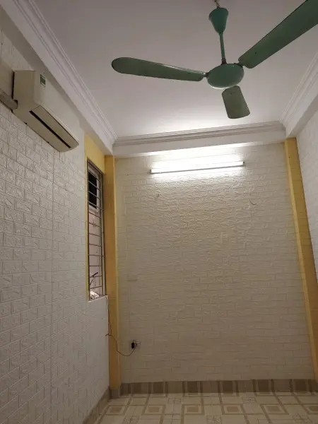 Cho Nữ Sinh Viên, ( Người Đi Làm) Thuê