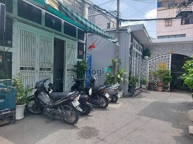 Nhà Gần Mặt Tiền - Trần Thị Trọng - Hoàng Bật Đạt - Giá Siêu Tốt