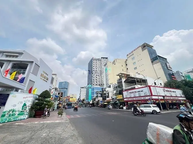 Cho Thuê Góc 2Mt 40-42 Phan Đăng Lưu - Nguyễn Văn Đậu - Ngang 11M