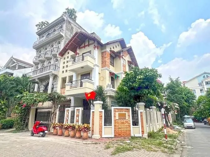 Cho Thuê Biệt Thự Góc 3 Tầng Kdc Nam Long Trần Trọng Cung, Quận 7