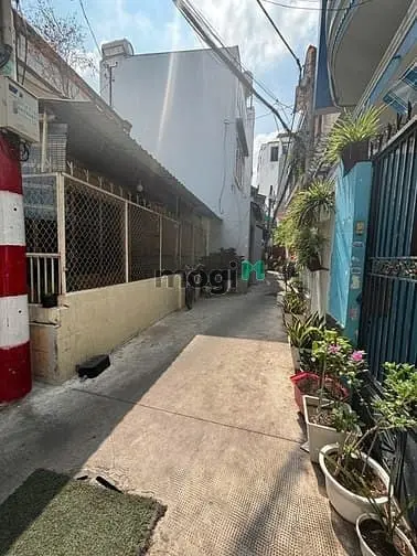 Nhà Đẹp Ngay Nguyễn Trọng Tuyển - Nguyễn Văn Trỗi - 2 Tầng - 98M2