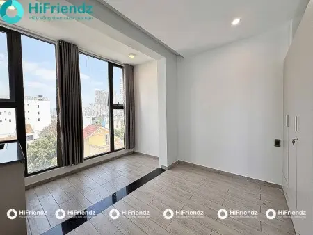 Studio Cửa Kính Lớn Xung Quanh Nhiều Tiện Ích Lầu Cao Có Thang Máy