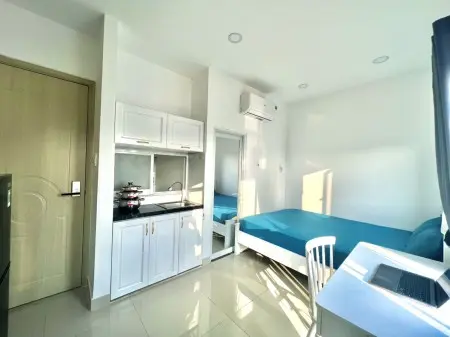 Phòng Ban Công Mới Xây - Có Thang Máy Gần Đh Sư Phạm Q.5