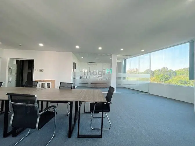 Cho Thuê Văn Phòng Sàn 90M2 View Kính, Cửa Sổ Thông Thoáng Khu Sân Bay