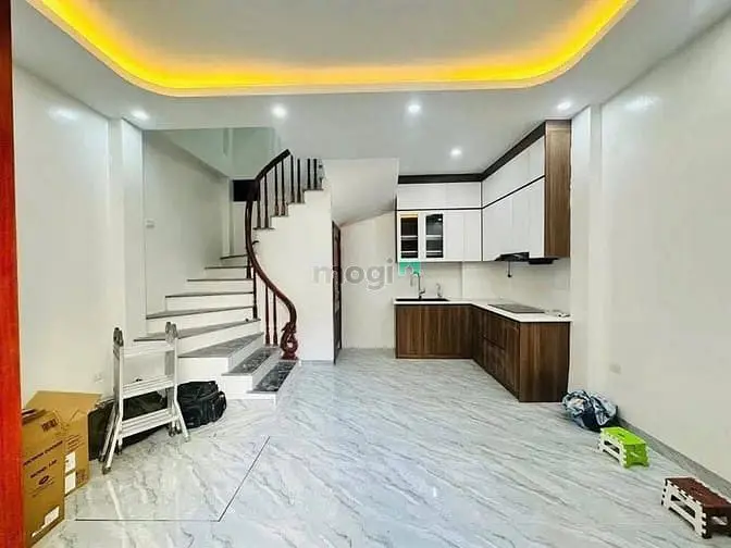 Hiếm Có! Trung Tâm Ba Đình - 80M² Nhà 3 Tầng - Cách Phố 70M, Gần Ô
