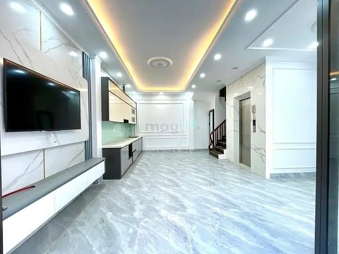 Siêu Phẩm Ngọc Hồi Sát Bến Xe Nước Ngầm Nhà Mới Koong Thang Máy