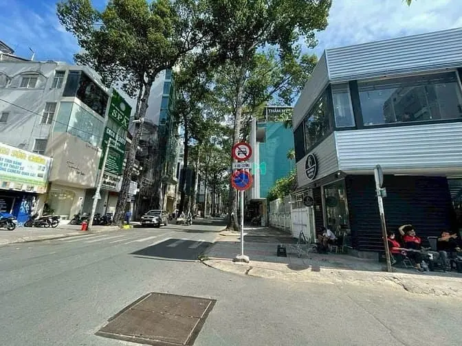 Cho Thuê Nhà Góc 3Mt 148 Lê Thị Riêng, Quận 1