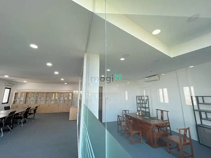 Cho Thuê Văn Phòng Sàn 90M2 View Kính, Cửa Sổ Thông Thoáng Khu Sân Bay