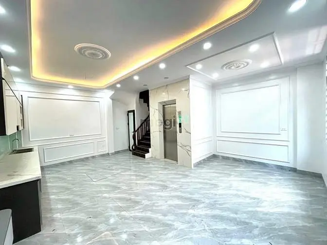 Siêu Phẩm Ngọc Hồi Sát Bến Xe Nước Ngầm Nhà Mới Koong Thang Máy