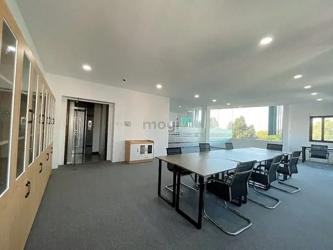 Cho Thuê Văn Phòng Sàn 90M2 View Kính, Cửa Sổ Thông Thoáng Khu Sân Bay