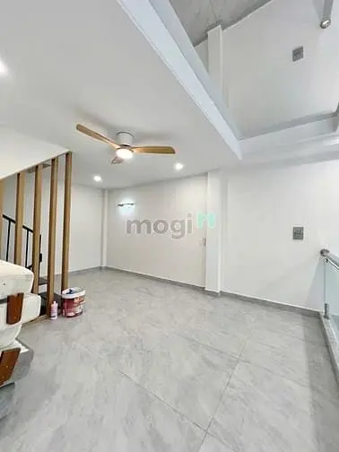 Vị Trí Vip - Nhà 2 Lầu St Mặt Tiền Kinh Doanh Sầm Uất Lâm Văn Bền, Q.7