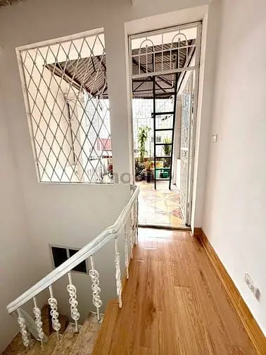 Nhà Đẹp Ngõ Lạc Long Quân, Giá 7.98 Tỷ, 33M2X5T, Ảnh Thật