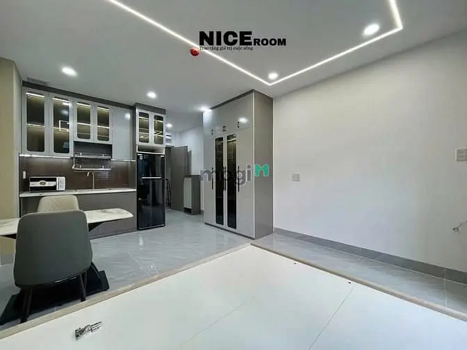 Cho Thuê Căn Hộ Mới Balcon Lớn Siêu Thoáng, Ngay Ngã 4 Hàng Xanh_Bt