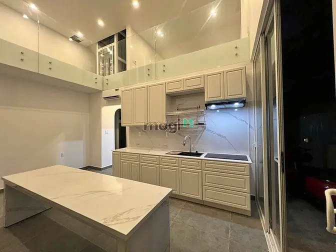 Cho Thuê Gấp Bt Compound Hồ Gia Trang 5Pn Có Thang Máy Chỉ 4,600$