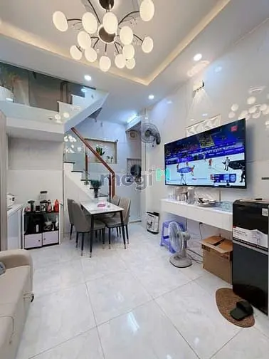 Bán Nhà Trung Tâm Quận 3, Bốn Tầng, Cách Mặt Tiền Vài Bước Chân