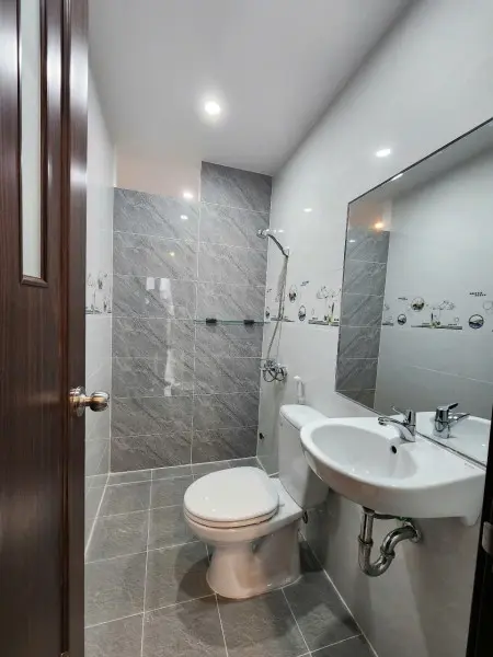 Căn Hộ Duplex Full Nội Thất, An Ninh, Cách The Flemington 500M. Phù Hợp Cho 2 Người Ở, Có Sân Riêng