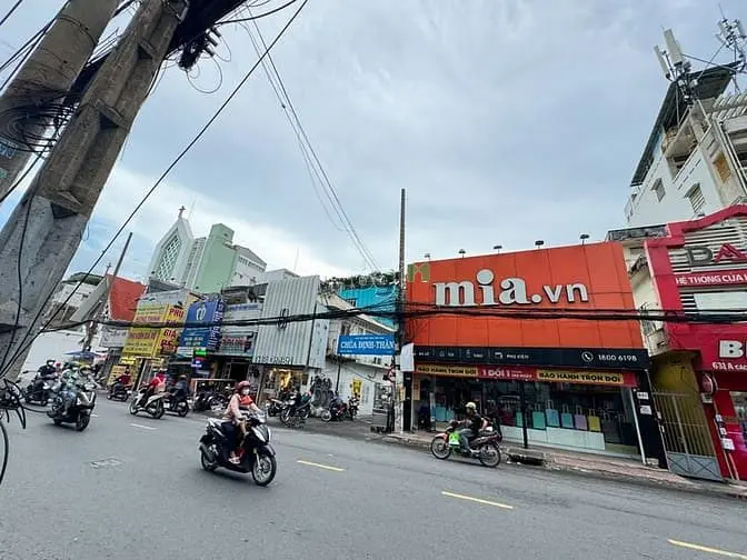 Cho Thuê Nhà Góc 2Mt 631 Cách Mạng Tháng Tám - Ngang 8.6M