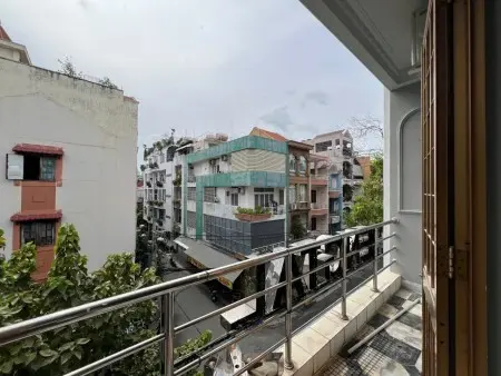 Căn Hộ 50M² Ban Công Full Nội Thất – Trung Tâm Quận 10 Gần Quận 1 Quận 3 Vạn Hạnh Mall