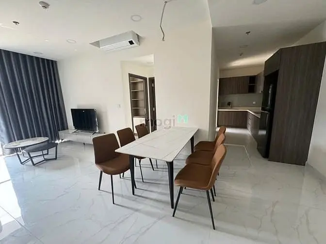 Cho Thuê Căn 2Pn 2Wc 86M2 Full Nội Thất Diamond Centery View Hồ Bơi