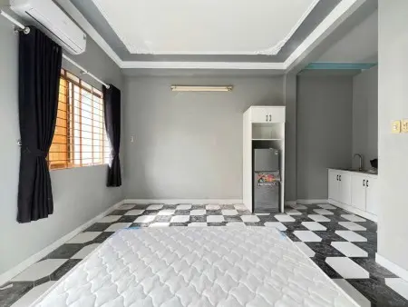 Căn Hộ 50M² Ban Công Full Nội Thất – Trung Tâm Quận 10 Gần Quận 1 Quận 3 Vạn Hạnh Mall