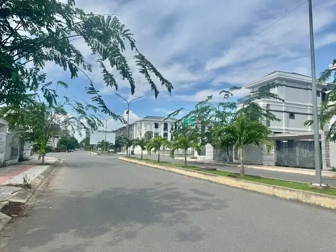 Biệt Thự Xây Thô Kdc Bửu Long Nhà Thô 15 Tỷ View Đẹp 300M2 Đơn Lập
