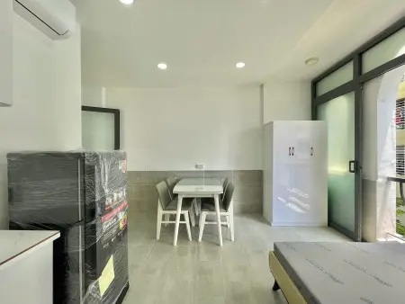 Cho Thuê Căn Hộ Ban Công Thoáng Gần Hàng Xanh, Đường Nguyễn Văn Thương, Quận Bình Thạnh