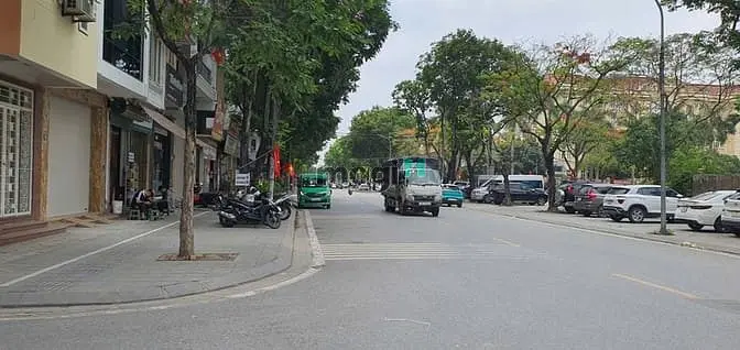Nhà Đất Đẹp Phố Bùi Huy Bích, Dt 400 M2, Mt Rộng 22 M, Vị Trí Đắc Địa!