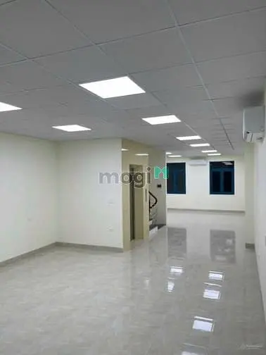 Cho Thuê Nhà Mặt Phố Yên Xá. Dt 100M2, 7 Tầng, Thang Máy, Giá 45Tr