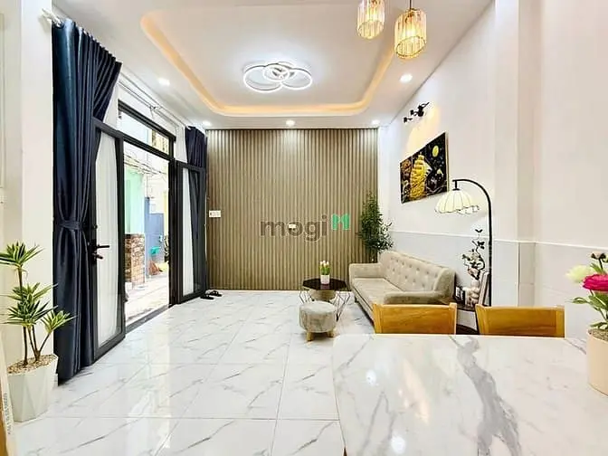 Hoàng Văn Thụ Trần Khắc Chân - Ngay Tòa Soạn Báo Tuổi Trẻ- Gần Ngã 4