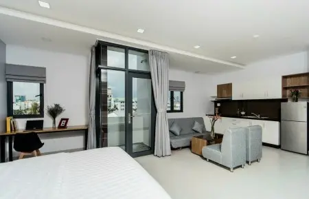 Cho Thuê Căn Hộ Ban Công Đẹp Cửa Sổ Lớn Gần Hàng Xanh, Sát Quận 1, Đường Nguyễn Cửu Vân , Quận Bình