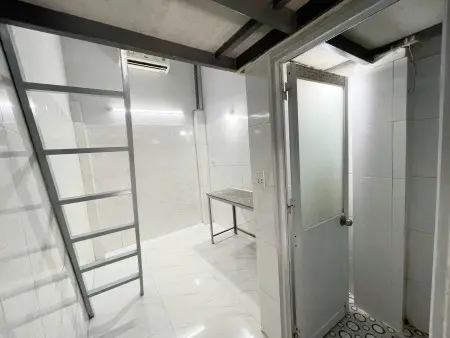 Phòng Nhỏ 1 Người, Sẵn Máy Lạnh Có Gác Wc Riêng Cách Học Viện Bưu Chính Chỉ 3P Đi Xe