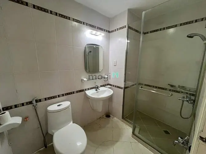 Bán Gấp Căn Hộ Hùng Vương Plaza - 130M², 3Pn, 3Wc - Sổ Hồng Riêng