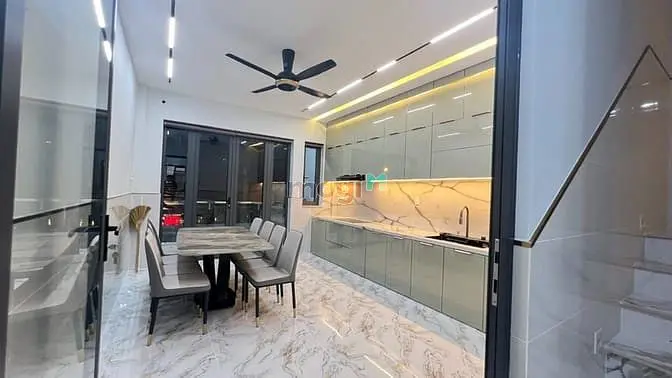 Ngộp. Cho Thuê 45 Tr/ Th, Hẻm 6M, Dt: 4,5X18 .5 Lầu,Thang Máy, 10,7 Tỷ