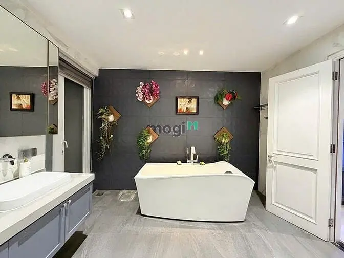Giảm 5 Tỷ Bán Nhanh Biệt Thự Hẻm 10M ,Hồ Văn Huê, Ngang 7Mx16M, Hầm 5