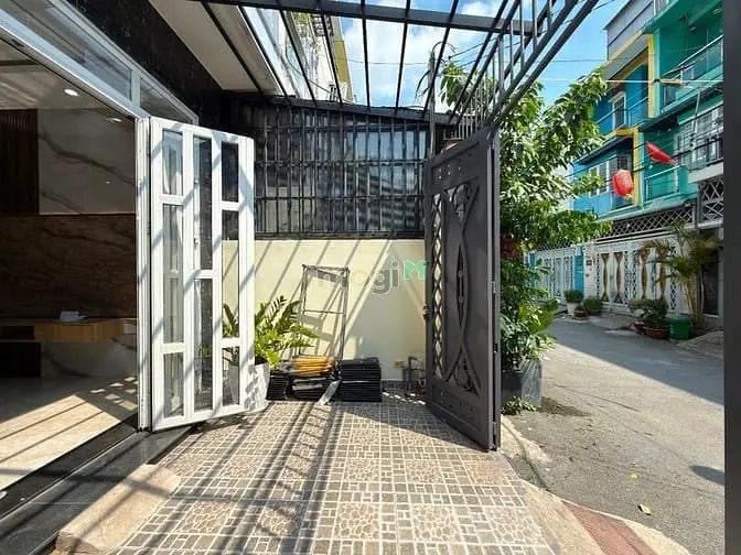 Nhà Ngay Sau Trường Nguyễn Văn Thệ, Dt:4X14M, Trệt, 2 Lầu, 3Pn, P.thờ