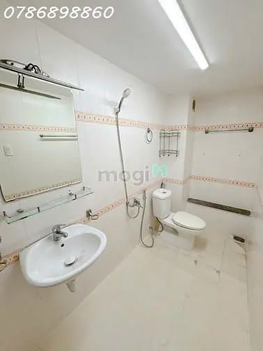 🔥 Nhà Góc 2 Mặt Tiền – Vị Trí Cực Đẹp Ngay Trung Tâm Quận 7 🔥