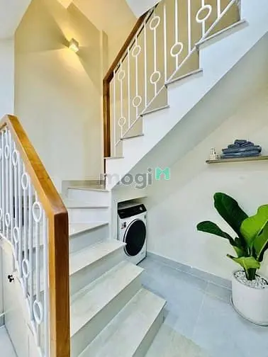 4Tỷ980 • 3Pngủ •Ngã 4 Hàng Xanh. 3 Tầng.27M2