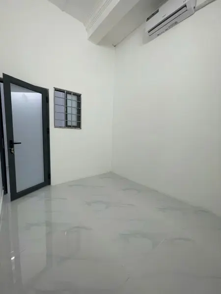8Tr5 Căn 2Pn 2Ml Nội Thất Cơ Bản Rộng 40M2 Ban Công Riêng + Phòng Khách, Tách Bếp + Xe Hơi Tận Cửa G
