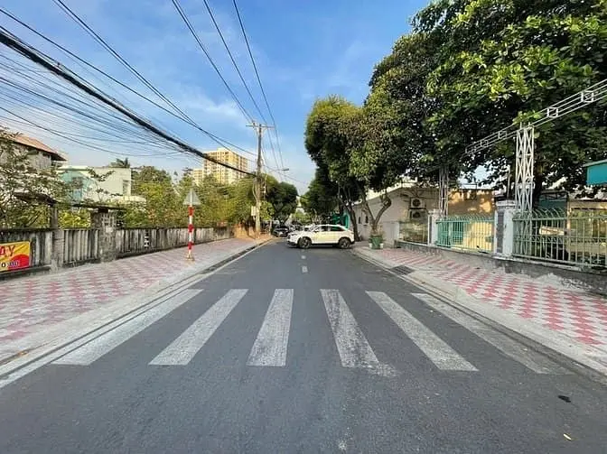 Bán Biệt Thự 2 Tầng, Dt Đất 1611M2 Mặt Tiền Đường Lê Quý Đôn.thủ Đức