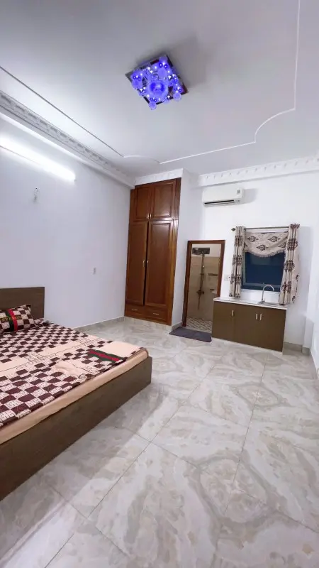 Chính Chủ Cho Thuê Phòng Thông Thoáng Mặt Tiền Lầu 2