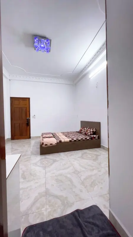 Chính Chủ Cho Thuê Phòng Thông Thoáng Mặt Tiền Lầu 2
