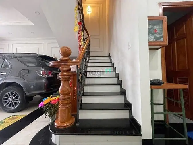 Bán Nhà 1 Trệt 3 Lầu Đường 102 Man Thiện Ngay Trường Chính Trị