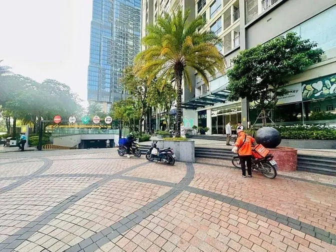 Cho Thuê Shophouse 212M2 - Vinhomes Central Park - 2 Tầng Trống Suốt