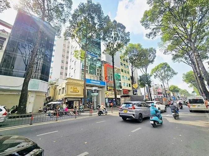 Cho Thuê Tòa Nhà Góc 2Mt 61-63 Đường 3/2 - Đối Diện Khu Hà Đô Centrosa
